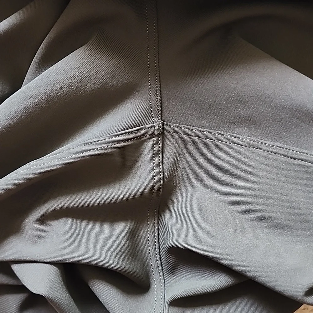 Lululemon Stetch High-Rise Jogger in Dark Olive EUC - Picture 6 of 8